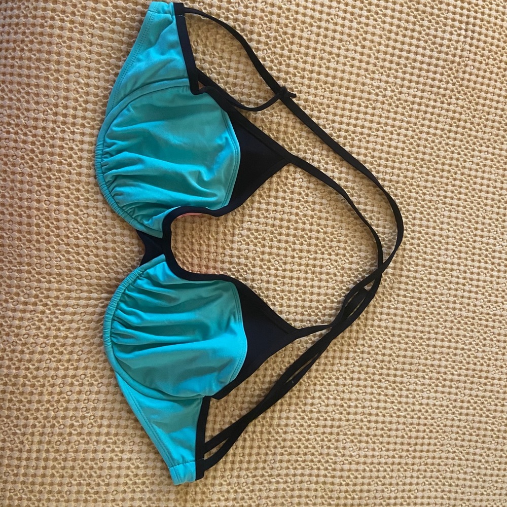 Body Glove swim top DDcup